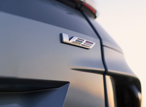 lyriq-v-badging